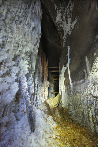 Illustration for article titled Take a Street View Tour of an Underground Chapel Built Out of Salt